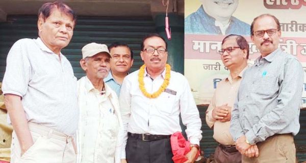 पूर्व डीआरयूसीसी सदस्य का साहित्यकारों ने किया सम्मान