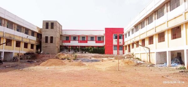 निर्माणाधीन कॉलेज भवन निर्माण में गड़बड़ी का आरोप