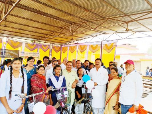 151 छात्राओं को मिली साइकिल