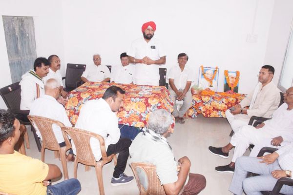 पुण्यतिथि पर याद किए गए नेहरू,  शहर कांग्रेस ने दी श्रद्धांजलि