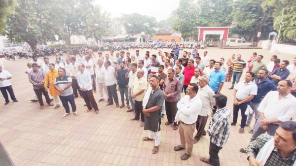 अभद्र टिप्पणी, जैन समाज ने घेरा थाना