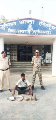 पुजारी के घर से मंदिर का सामान व बर्तनों की हुई थी चोरी, एक बंदी