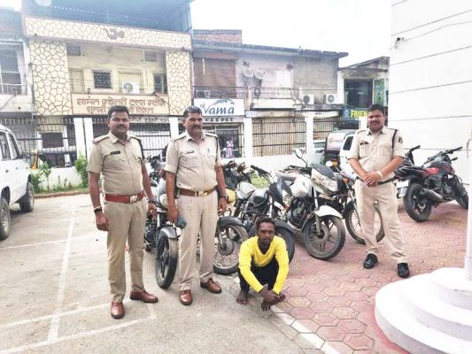 ग्राहक खोज रहा बाइक चोर गिरोह का सदस्य पकड़ाया, 5 मोटर साइकिलें जब्त