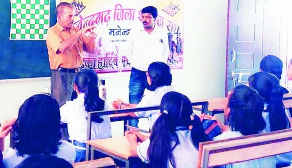 आत्मानंद स्कूल में नि:शुल्क शतरंज प्रशिक्षण शिविर का शुभारंभ