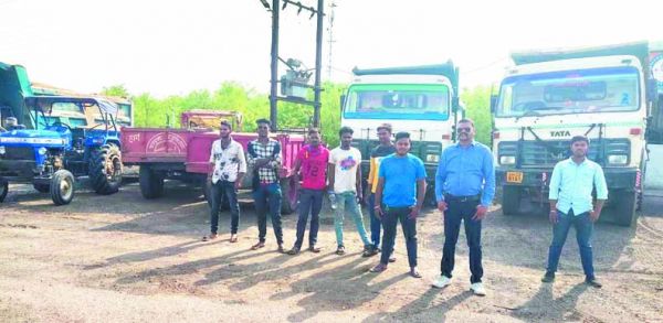 अवैध परिवहन में लगे हाइवा-ट्रैक्टर जब्त