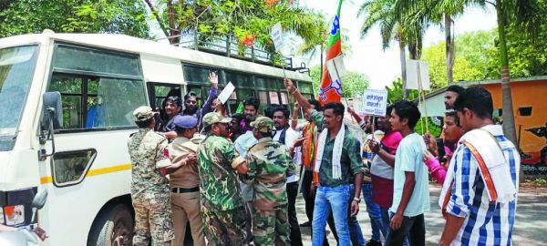 भाजयुमो द्वारा सीएम को काले झंडे दिखाने की तैयारी, गिरफ्तार