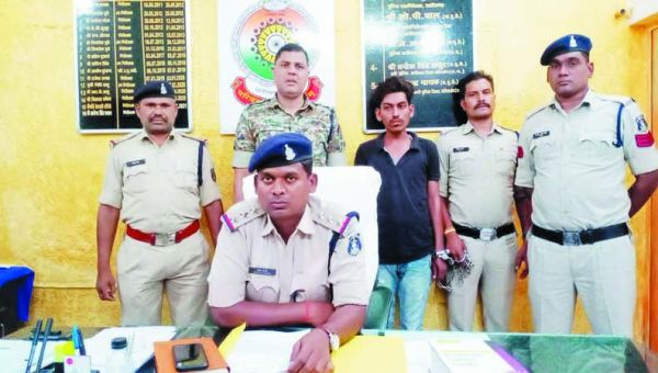 नाबालिग से अश्लील हरकत, गिरफ्तार