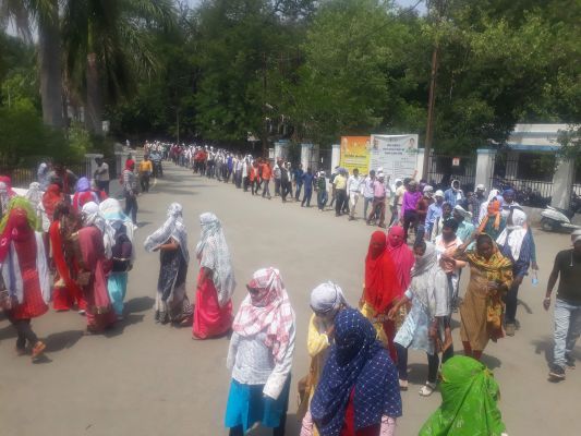 मांगों के समर्थन में मनरेगा कर्मियों ने निकाली रैली