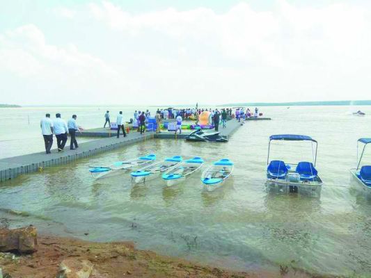 जिले में पढ़ रही भीषण गर्मी, गंगरेल बांध में घटी सैलानियों की संख्या