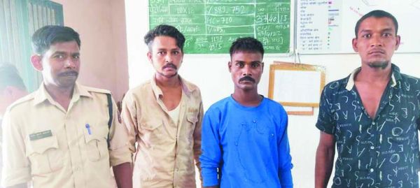 स्कूल से पंखे, लाइट, पुस्तकें चोरी, आरोपी गिरफ्तार