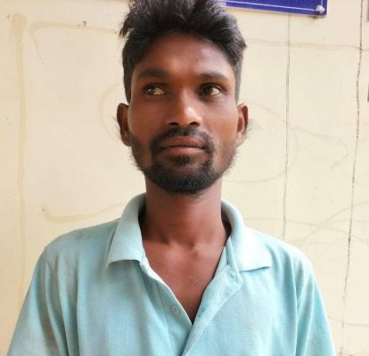 बाल काटने को लेकर युवक की चाकू गोदकर हत्या