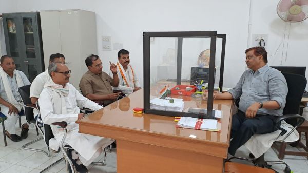 देश के किसाानों, युवाओं व मजदूरों के हित में नीति लागू करने की मांग