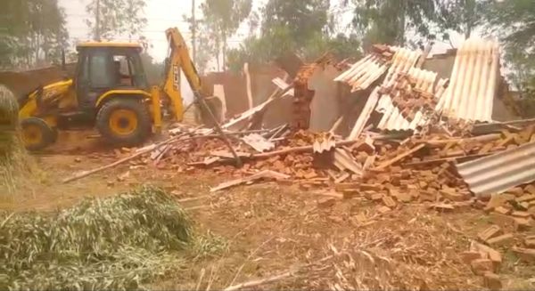 अवैध कब्जा को हटवाया