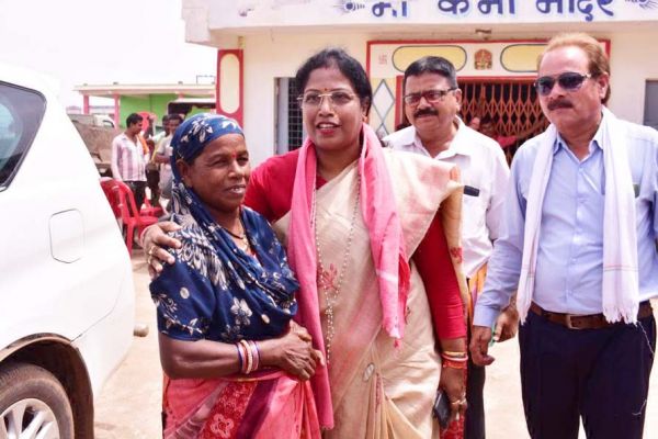 जनचौपाल में महापौर ने समस्याओं को निपटाया
