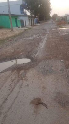 डुमरिया-केवरा मार्ग जर्जर, जगह-जगह गड्ढे, हो रहे हादसे