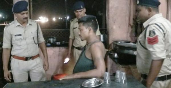 शराब पिलाने के आरोपी तीन ढाबा संचालक गिरफ्तार