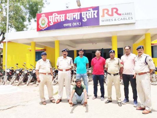 चोरी के 20 मोपेड के साथ आरोपी बंदी