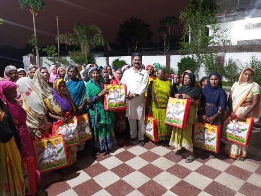 नगर अध्यक्ष कंचन  ने अपना जन्मदिन गरीब और जरूरतमन्दों के साथ मनाया