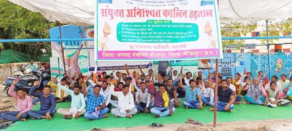 मनरेगाकर्मी सामूहिक इस्तीफा देने की तैयारी में, 60 दिनों से डटे हैं आंदोलन पर