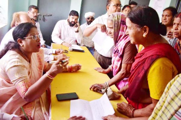 मेयर ने जन चौपाल लगाकर सुनीं समस्याएं,  मिले 154 आवेदन