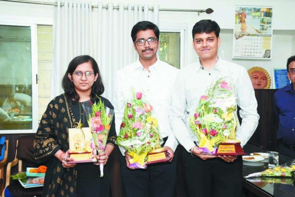 यूपीएससी चयनित 3 प्रतिभागी सम्मानित सेवानिवृत्त अधिकारी-कर्मियों को दी विदाई