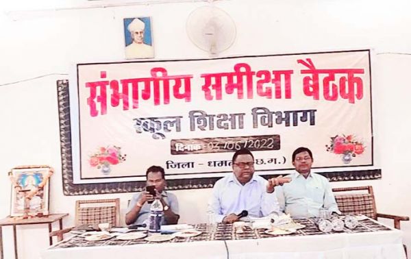 स्कूलों में शिक्षा का स्तर बेहतर करने पर जोर