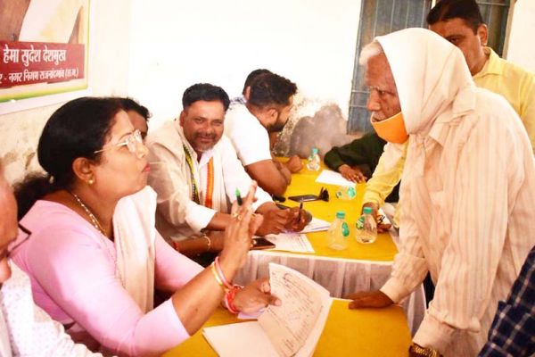 तीसरे दिन के जन चौपाल में 100 आवेदन