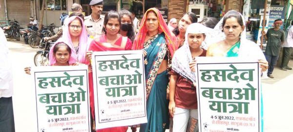 किसानों ने बांटे पर्चे, हसदेव बचाओ यात्रा में शामिल होने का आह्वान