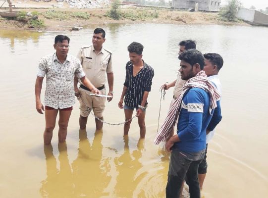 एकतरफा प्यार में युवक ने मां-बेटियों पर चाकू से किया जानलेवा हमला