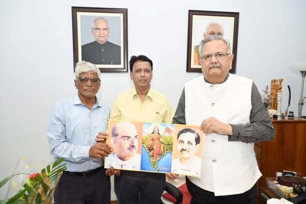 पार्टी के पुरोधा का छायाचित्र एवं परिचय पुस्तिका बूथों पर भेट करेंगे