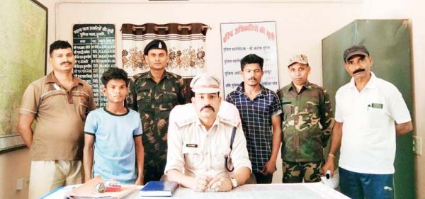 मामूली विवाद पर युवक पर फेंका एसिड, 2 गिरफ्तार