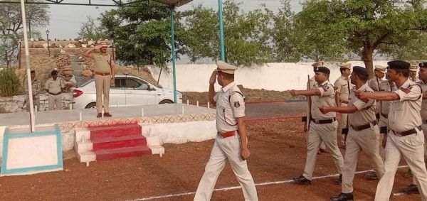 एसपी ने जनरल परेड की सलामी