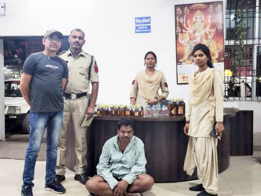 देशी प्लेन व मसाला शराब जब्त