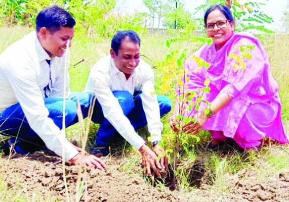 शा. बालक संप्रेक्षण गृह में रोपे पौधे