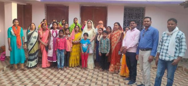 दिवंगत जिला पंचायत सदस्य की पत्नी का जनसंपर्क, हालचाल जाना