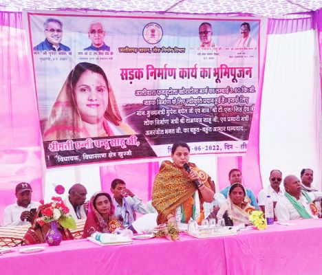 खुज्जी विधायक छन्नी ने किया सडक़ निर्माण का भूमिपूजन