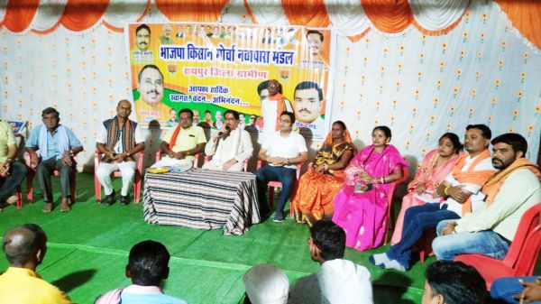 किसान पंचायत में मोदी सरकार की बताईं उपलब्धियां