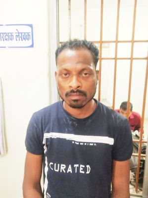 नाबालिग से छेड़छाड़, जंगल से गिरफ्तार