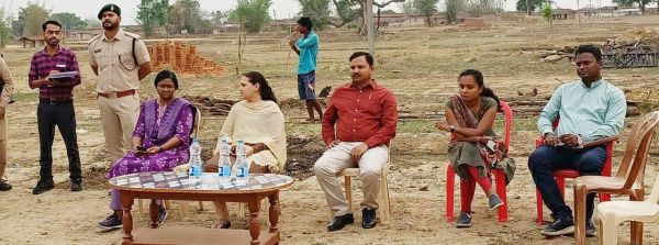 कलेक्टर ने प्रशासनिक अमले के साथ किया हाथी प्रभावित क्षेत्रों का दौरा