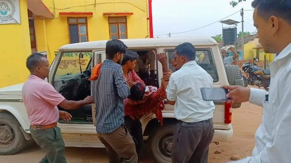 दो बाईकें भिड़ीं, सरपंच गभीर