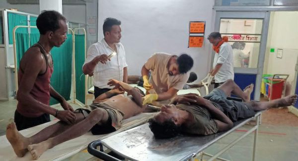बेकाबू होकर पलटा ट्रेलर, चार घायलों में दो गंभीर