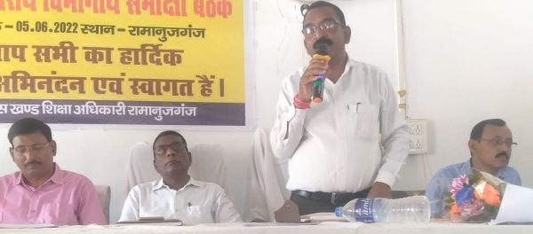 नए शिक्षा सत्र के बेहतर ढंग से संचालन के लिए कार्यशाला व समीक्षा बैठक