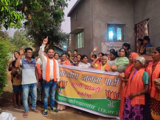 भाजपाइयों ने किया लाभार्थियों का सम्मान