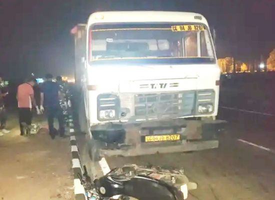 ट्रेलर ने बाइक को मारी टक्कर, ढाबा संचालक सहित 3 की मौत