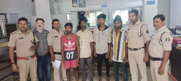 कलेक्टर बंगले परिसर में युवक की फांसी का खुला राज, 4 गिरफ्तार