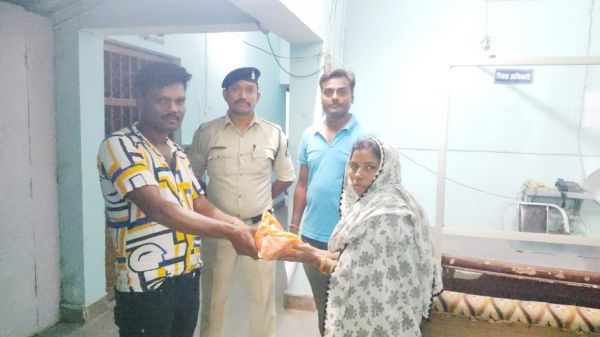 डेढ़ लाख के गहने से भरा बैग छोडक़र ऑटो से उतरी महिला