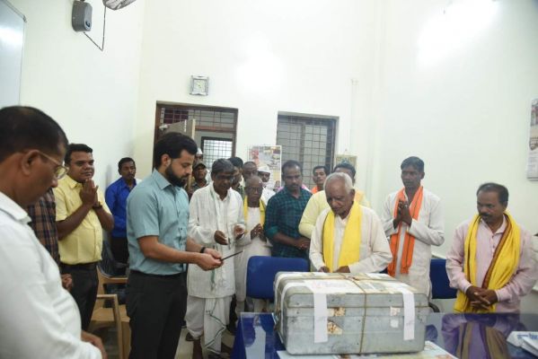 मां दंतेश्वरी मंदिर बड़ेडोंगर की सामग्रियों का कलेक्टर के समक्ष सत्यापन