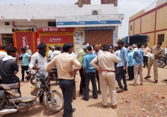 संचालकों के खाता एवं लोक सेवा केन्द्र किया गया सीज