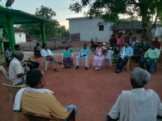 कांग्रेस कार्यकर्ताओं का हाल-चाल जानने बांसपानी पहुंची विधायक