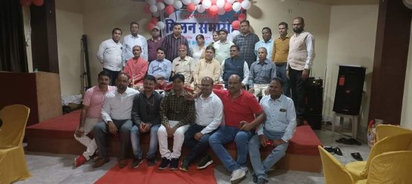सशिमं रामानुजगंज के पूर्व छात्रों का मिलन समारोह, शिक्षकों का सम्मान